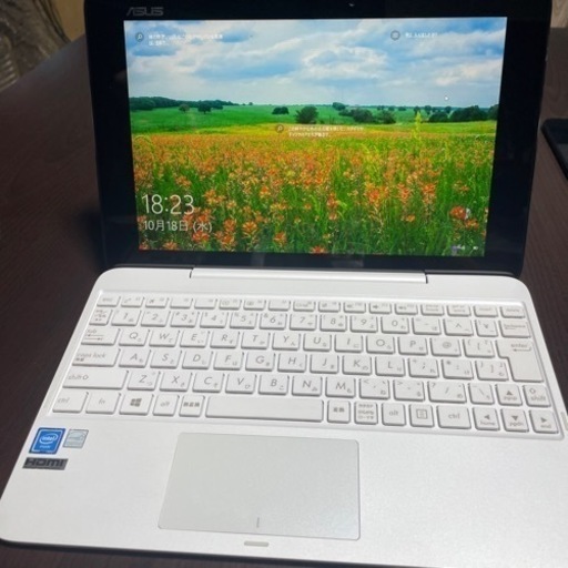 ASUS win 10 2014 タブレットパソコン　白 すぐに使えます