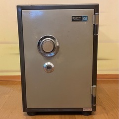 B.S.D SAFE 耐火金庫　取りに来られる方に譲ります