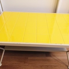 【スチール製】黄色いローテーブル
