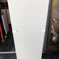 ☆中古￥17,800！YAMADA　225㍑2ドア冷蔵庫　家電　2019年製　YRZ-F23G1型　幅55㎝ｘ奥行63㎝ｘ高さ153㎝　【BJ137】