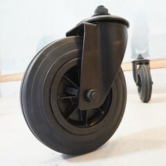 Cassina IXC. (カッシーナ ・ イクスシー)取扱い、Fontana Arte(フォンタナ・アルテ)社の名作テーブルCon Ruote(コンルオーテ)。斬新なデザインのリビングテーブル♪DJ226