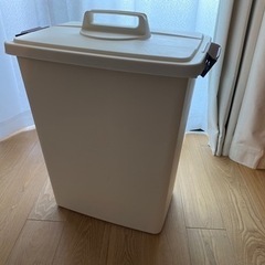 アイリスオーヤマ ゴミ箱 角型 ホワイト 45L 幅45.2×奥...
