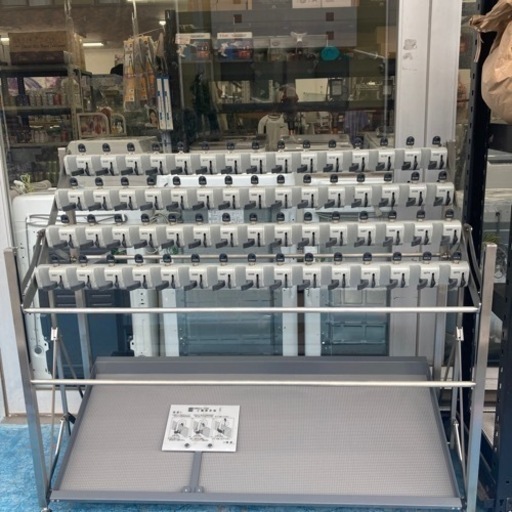 業務用傘立て　コイン式鍵付き60本収納可能