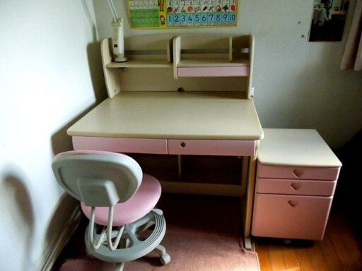 かねたやの学習机セットです。（USED）