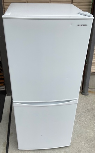 【RKGRE-224】特価！アイリスオーヤマ/142L 2ドア冷凍冷蔵庫/IRSD-14A-W/中古品/2020年製/当社より近隣無料配達！