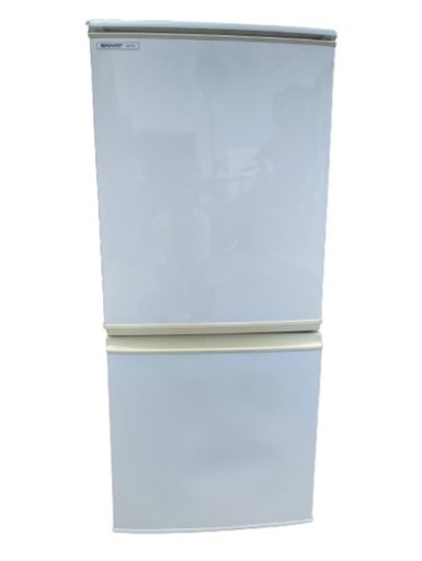 2009年製 SHARPシャープ 137L 2ドア冷蔵庫 どっちもつけかえドアホワイトSJ-714-W(1019k)