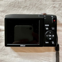 ほぼ新品　Nikon デジタルカメラ COOLPIX A100 光学5倍 2005万画素 シルバー A100SL