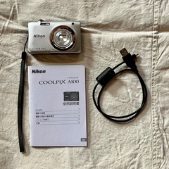 ほぼ新品　Nikon デジタルカメラ COOLPIX A100 光学5倍 2005万画素 シルバー A100SL