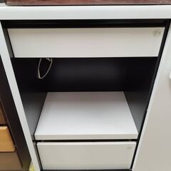 値下げしました！ガルト キッチンカウンター 食器棚 レンジ台 キッチン 