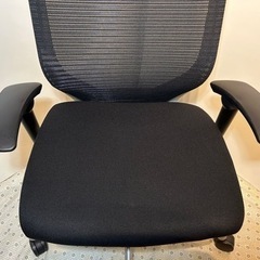 オカムラ　バロン　エクストラハイバック　ブラック　２０１３年製（１０／１６） オカムラ オフィスチェア バロン エクストラハイバック 可動肘