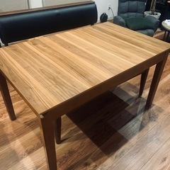 ダイニングテーブル　伸長テーブル