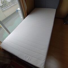 IKEAシングルベッド・マットレス付き