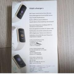 新品未開封　Fitbit CHARGE5 　LUNA WHITE