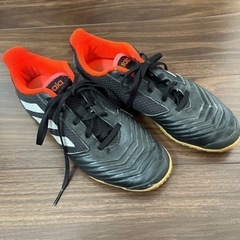 adidas フットサルシューズ