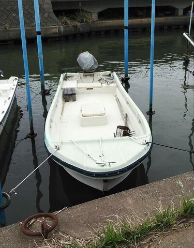 (終了しました）中古船外機付き小型釣り船\n\nヤマハ4サイクル9.9馬力\n\n