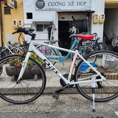 クロスバイク　７００ｘ２８ｃ　3x8変速　フレーム　アルミ　白　配達可能