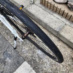 クロスバイク　７００ｘ２８ｃ　3x8変速　フレーム　アルミ　白　配達可能