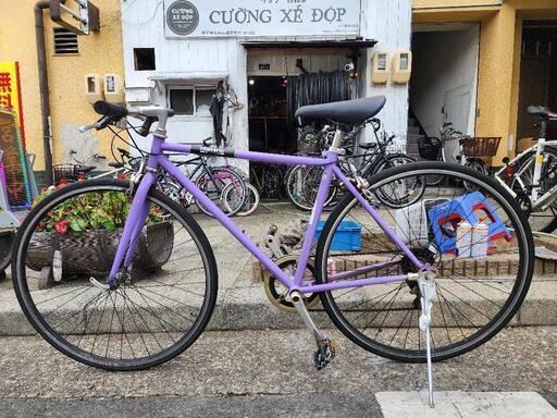 クロスバイク　７００ｘ２８ｃ　6変速　紫　配達可能