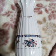 ギ・ラロッシュの花瓶(Paris)
