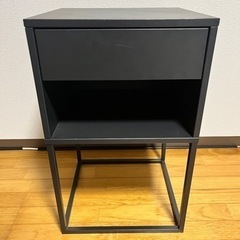 IKEA ヴィークハムメル　ブラック　ベットサイドテーブル
