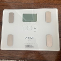 【受付終了】OMRON 体重計　(箱、説明書付き)