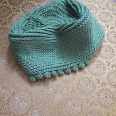 手編み毛糸の帽子