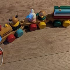 【子ども用品・おもちゃ】木のおもちゃ　ミキハウス　汽車
