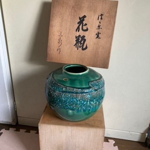 信楽焼　　緑色の花瓶