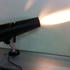 値下げ。格安中古短期使用　舞台演出照明　ピンスポット・スポットライト　３００ｗ２台組　容量　１００ｖ３００w　ＤＡＩＫＯ製　d94-7297ブラック　照度調整・角度調整付、ランプ　単一方向・レフレクス球　業務用。 　サイズ　約ｗ１７（口径）ｄ３３ｈ４０ｃｍ、、短期使用に付き、使用感少・照明寿命充分ありと思います。２台での価格と成ります。