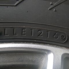 スタッドレスタイヤ(215/70R15)とアルミホイールの 4本セット