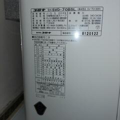 2021年製　煙突ストーブです。