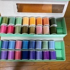 ミシン糸　刺繍糸　ほぼ未使用　32色