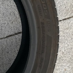 ブリヂストン　　255/40R20
