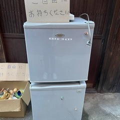 決まりました　小型冷凍庫　2台