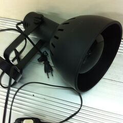 値下げ。格安中古短期使用　舞台演出照明２点組　業務用ブラックランプ球と本格ブラックライトとのセット。　 　①本格ブラックライト・照明　国産　ＢＫランプＢＲ－１５０８Ｌ　ブラックケース・ブラック球つき　１００ｖ１５０ｗ　ｗ１７ｄ２８ｈ２５ｃｍ、手元スイッチ付、上下角度調整出来ます。②ブラックランプ　ＡＳＡＨＩ製　１１０ｖ６０ｗ新品　の２点１セット価格です。各大照度業務用の品で、暗闇で鮮やかな色彩が浮かび上がる照明です。短期使用に付き、使用感少・照明寿命充分ありと思います。