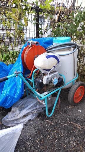 移動式動力噴霧機　５０リッター？