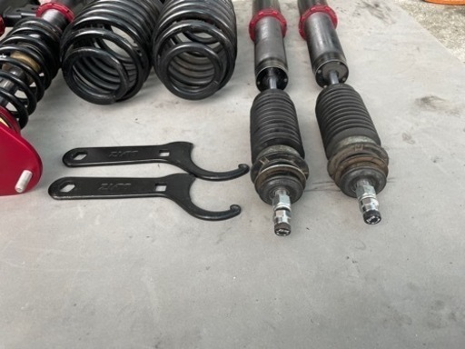 30プリウスZVW30 フルタップ式車高調BLITZ 30プリウスZVW30 フルタップ