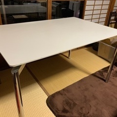 ダイニングセット　テーブルと椅子4脚　白テーブルが素敵です^ ^