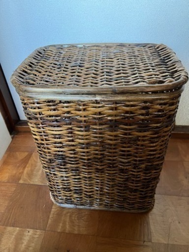 ラタン　籐　蓋付き収納ボックス