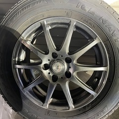 215/65R16 スタッドレスタイヤ+アルミホール