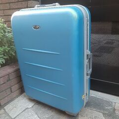 高級ブランド軽量カーボンのスーツケース高さ70×55×30鍵付き