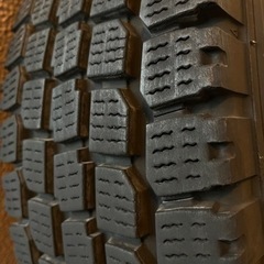 ハイエース　ヨコハマスタッドレス　キラーフォースアルミホイール