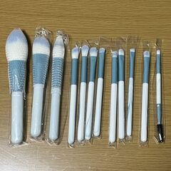 【新品・未使用】メイクブラシ12本セット（ホワイト&ブルー）