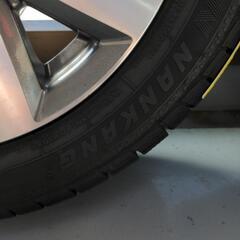 トヨタルーミー純正15インチアルミホイール付きスタッドレスタイヤ