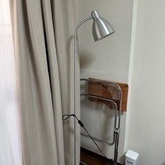 IKEA 立てランプ