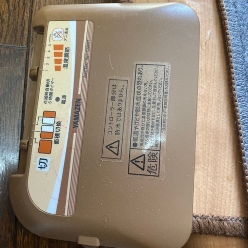 フローリング調ホットカーペット＆白テーブル