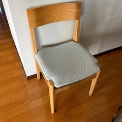ウニコ　椅子