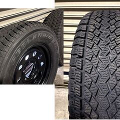 スタッドレス　バリ山　15インチ　139.7-6Ｈ　225/70Ｒ15　ハイエース　200系　デリカスぺースギア　デイトナ　赤青