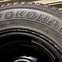 スタッドレス　バリ山　15インチ　139.7-6Ｈ　225/70Ｒ15　ハイエース　200系　デリカスぺースギア　デイトナ　赤青