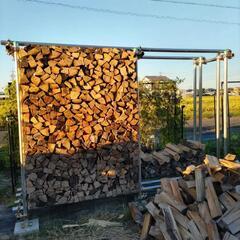 薪、木材を集めています！